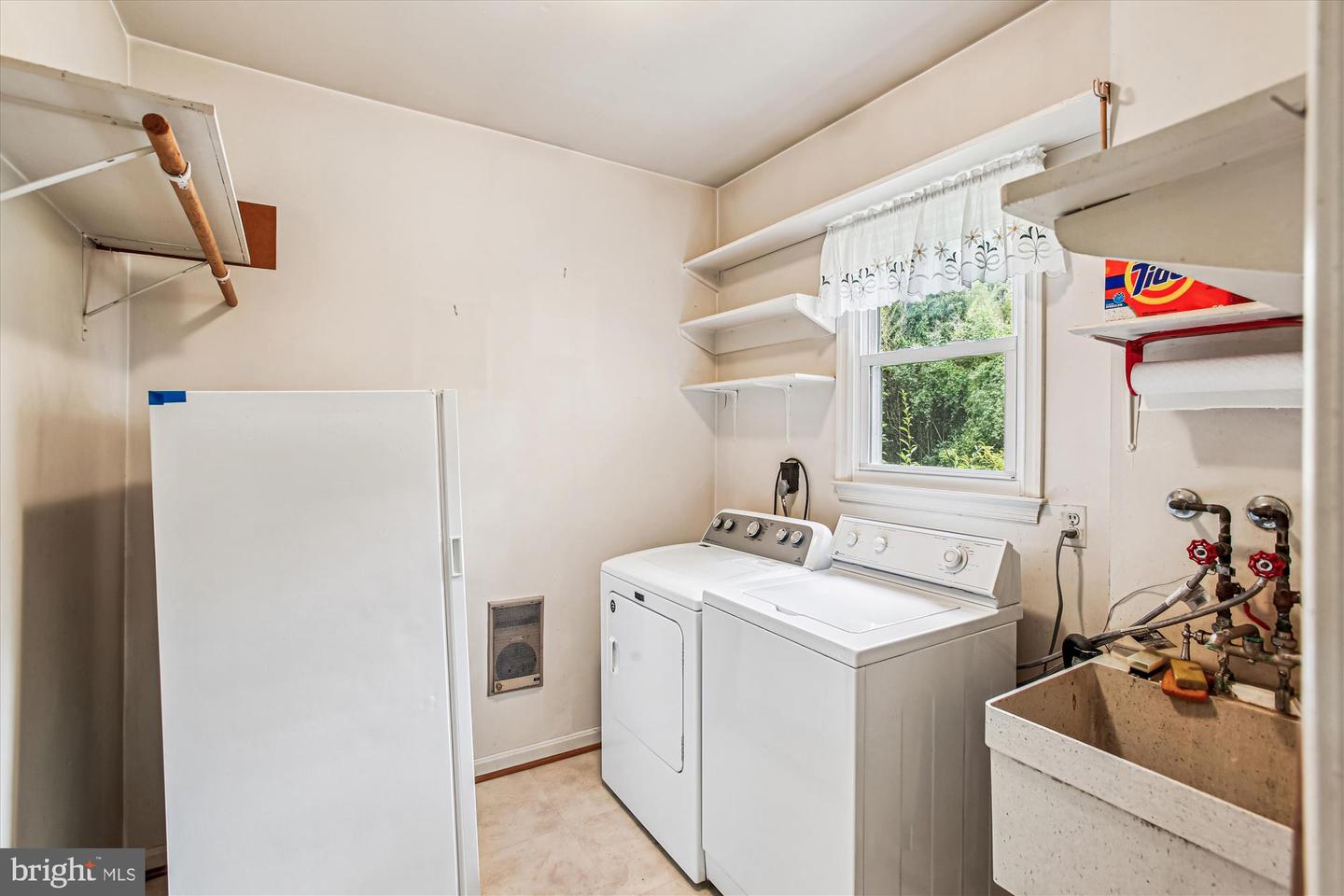 1931 POWHATAN ST, FALLS CHURCH, Virginia 22043, 5 Bedrooms Bedrooms, ,3 BathroomsBathrooms,Residential,For sale,1931 POWHATAN ST,VAFX2257868 MLS # VAFX2257868
