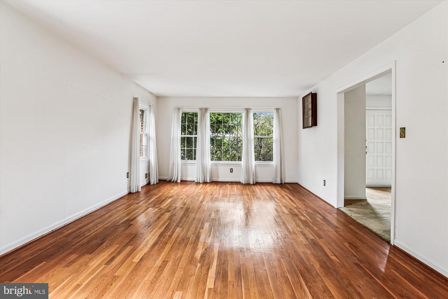 1931 POWHATAN ST, FALLS CHURCH, Virginia 22043, 5 Bedrooms Bedrooms, ,3 BathroomsBathrooms,Residential,For sale,1931 POWHATAN ST,VAFX2257868 MLS # VAFX2257868