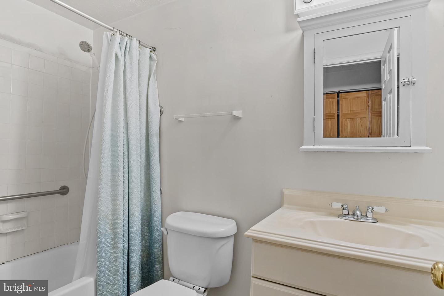 8406 RAINBOW BRIDGE LN, SPRINGFIELD, Virginia 22153, 4 Bedrooms Bedrooms, ,2 BathroomsBathrooms,Residential,For sale,8406 RAINBOW BRIDGE LN,VAFX2260742 MLS # VAFX2260742