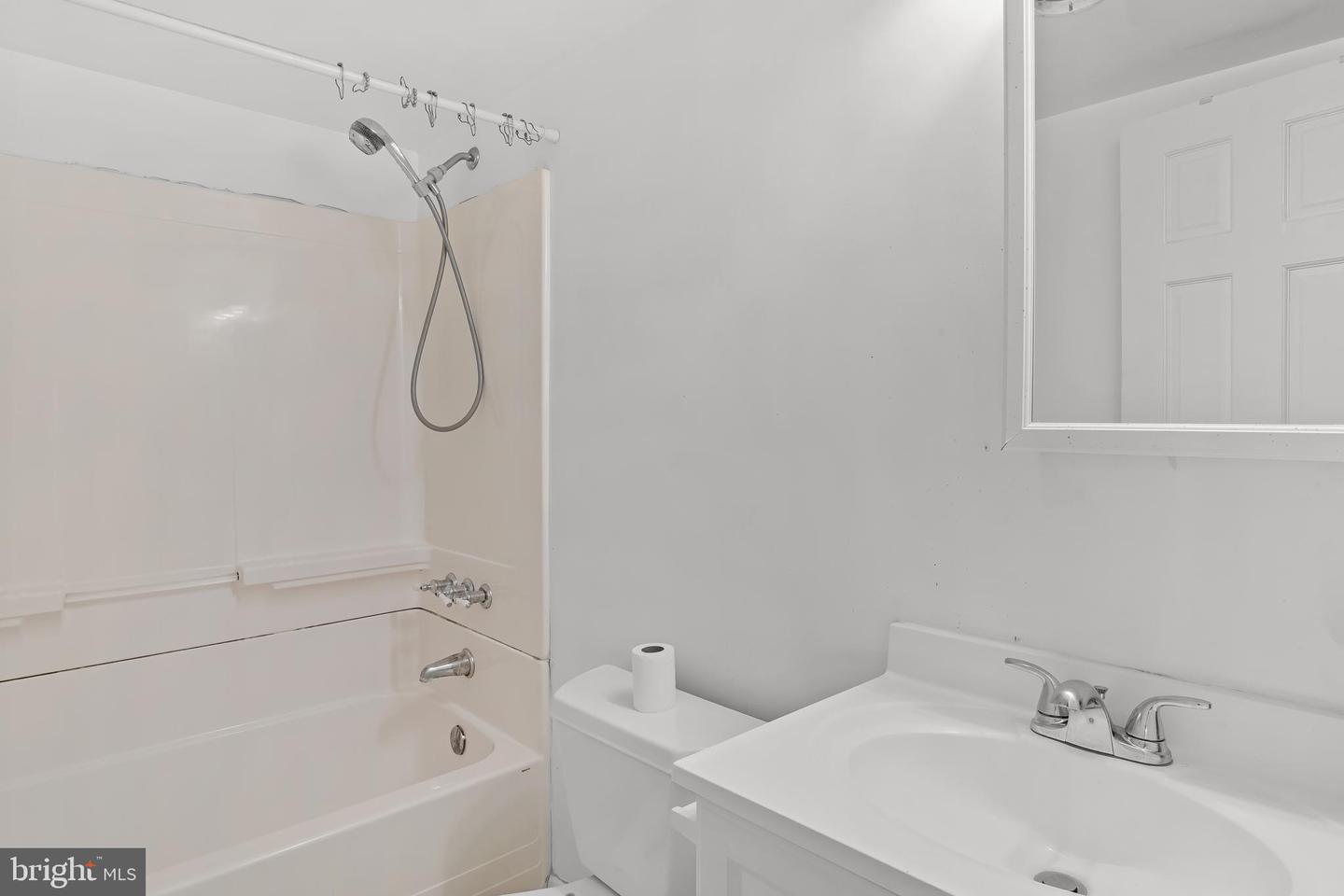 8406 RAINBOW BRIDGE LN, SPRINGFIELD, Virginia 22153, 4 Bedrooms Bedrooms, ,2 BathroomsBathrooms,Residential,For sale,8406 RAINBOW BRIDGE LN,VAFX2260742 MLS # VAFX2260742