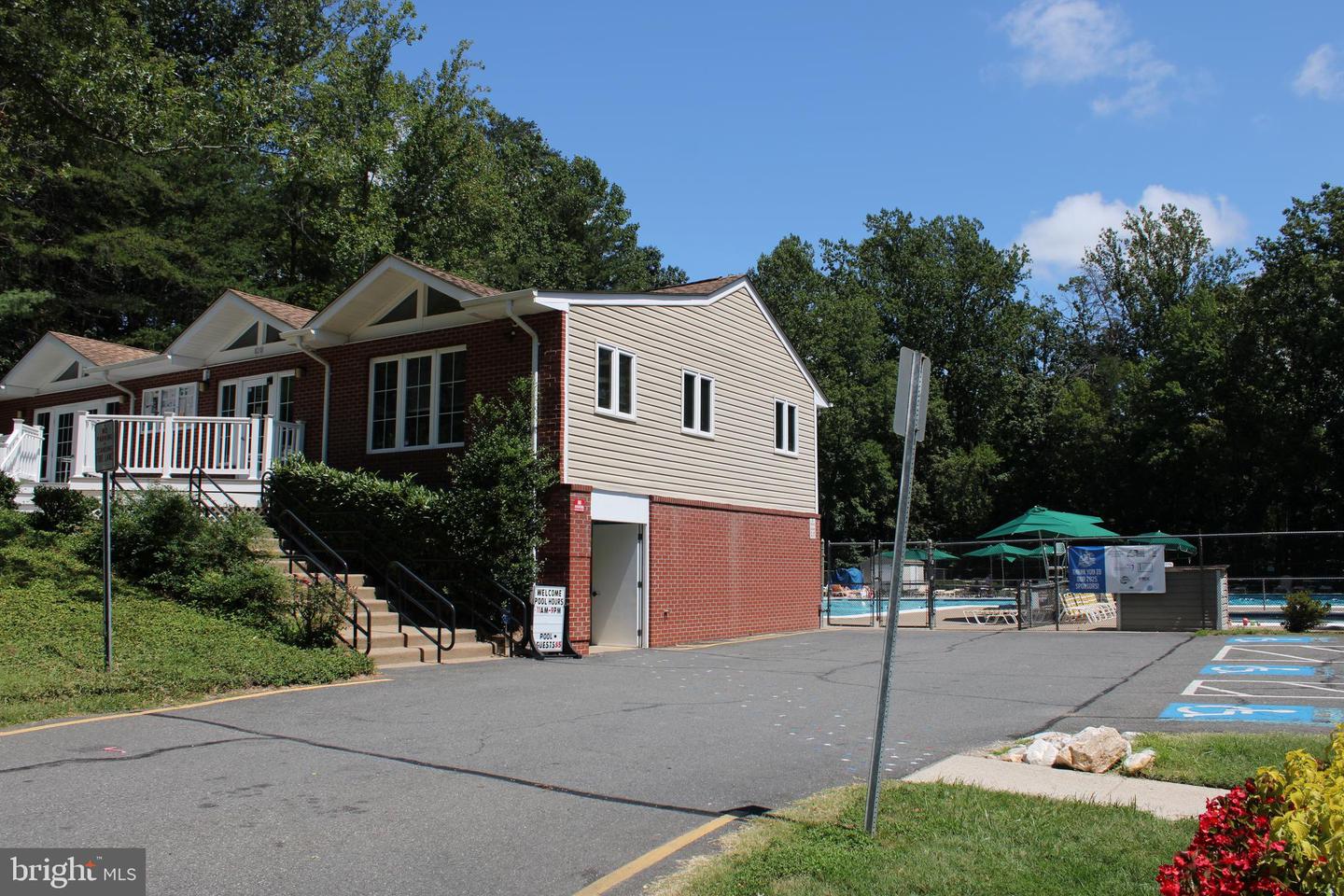 8406 RAINBOW BRIDGE LN, SPRINGFIELD, Virginia 22153, 4 Bedrooms Bedrooms, ,2 BathroomsBathrooms,Residential,For sale,8406 RAINBOW BRIDGE LN,VAFX2260742 MLS # VAFX2260742