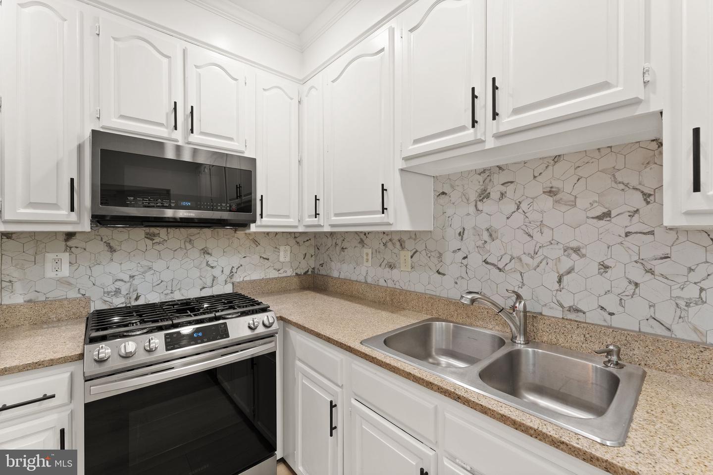 14621 STREAM POND DR, CENTREVILLE, Virginia 20120, 4 Bedrooms Bedrooms, ,3 BathroomsBathrooms,Residential,For sale,14621 STREAM POND DR,VAFX2261302 MLS # VAFX2261302