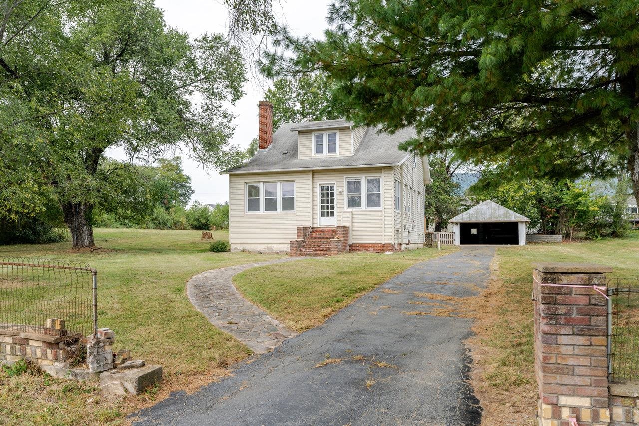 9571 TOWN HALL RD, MCGAHEYSVILLE, Virginia 22840, 3 Bedrooms Bedrooms, ,1 BathroomBathrooms,Residential,9571 TOWN HALL RD,669444 MLS # 669444