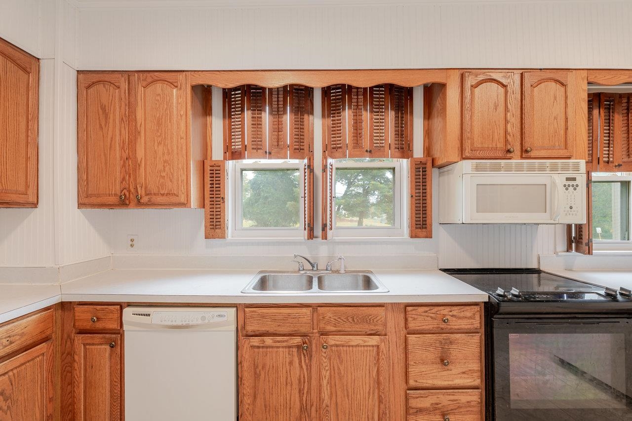9571 TOWN HALL RD, MCGAHEYSVILLE, Virginia 22840, 3 Bedrooms Bedrooms, ,1 BathroomBathrooms,Residential,9571 TOWN HALL RD,669444 MLS # 669444
