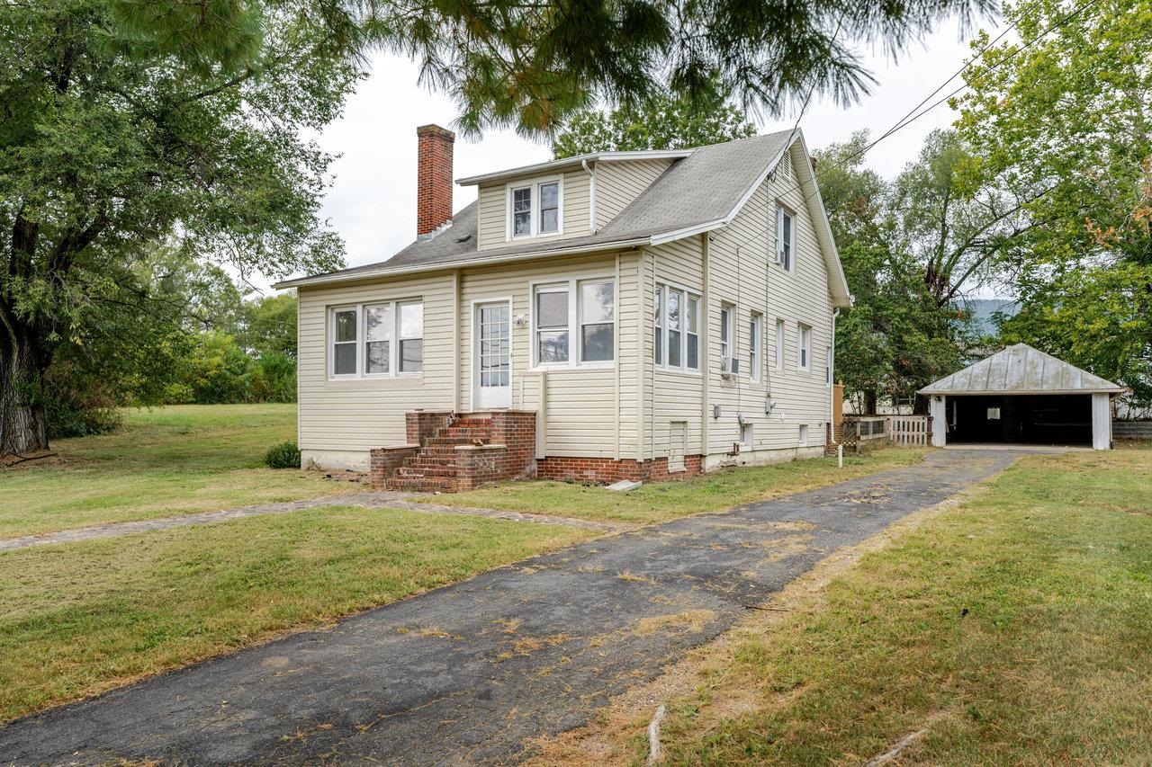 9571 TOWN HALL RD, MCGAHEYSVILLE, Virginia 22840, 3 Bedrooms Bedrooms, ,1 BathroomBathrooms,Residential,9571 TOWN HALL RD,669444 MLS # 669444