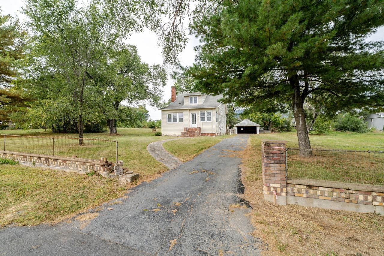 9571 TOWN HALL RD, MCGAHEYSVILLE, Virginia 22840, 3 Bedrooms Bedrooms, ,1 BathroomBathrooms,Residential,9571 TOWN HALL RD,669444 MLS # 669444