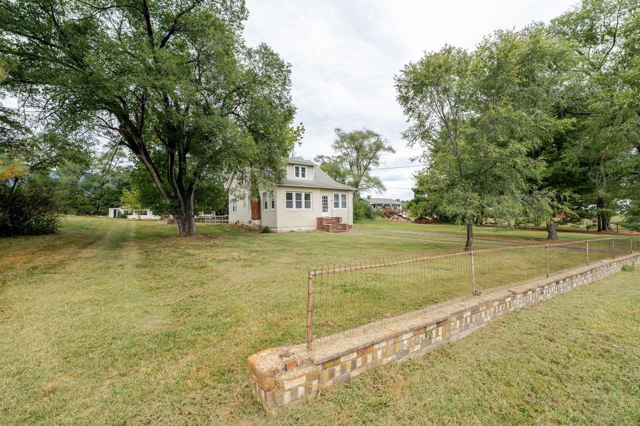 9571 TOWN HALL RD, MCGAHEYSVILLE, Virginia 22840, 3 Bedrooms Bedrooms, ,1 BathroomBathrooms,Residential,9571 TOWN HALL RD,669444 MLS # 669444