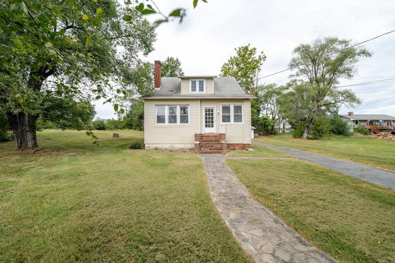 9571 TOWN HALL RD, MCGAHEYSVILLE, Virginia 22840, 3 Bedrooms Bedrooms, ,1 BathroomBathrooms,Residential,9571 TOWN HALL RD,669444 MLS # 669444