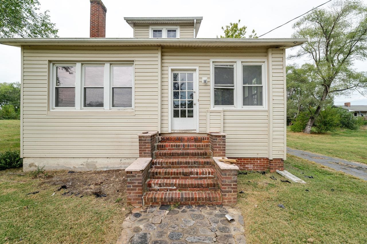 9571 TOWN HALL RD, MCGAHEYSVILLE, Virginia 22840, 3 Bedrooms Bedrooms, ,1 BathroomBathrooms,Residential,9571 TOWN HALL RD,669444 MLS # 669444