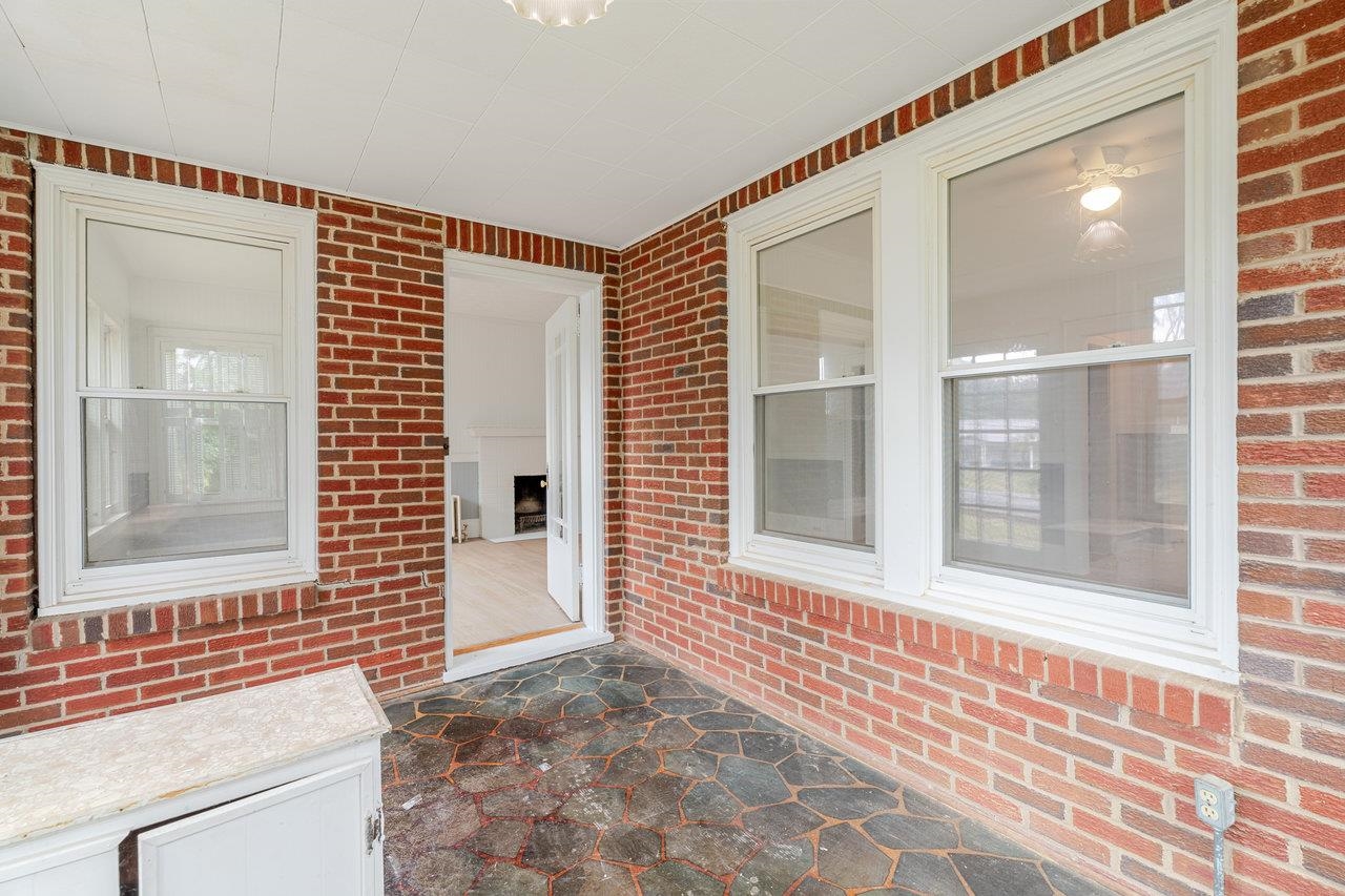 9571 TOWN HALL RD, MCGAHEYSVILLE, Virginia 22840, 3 Bedrooms Bedrooms, ,1 BathroomBathrooms,Residential,9571 TOWN HALL RD,669444 MLS # 669444