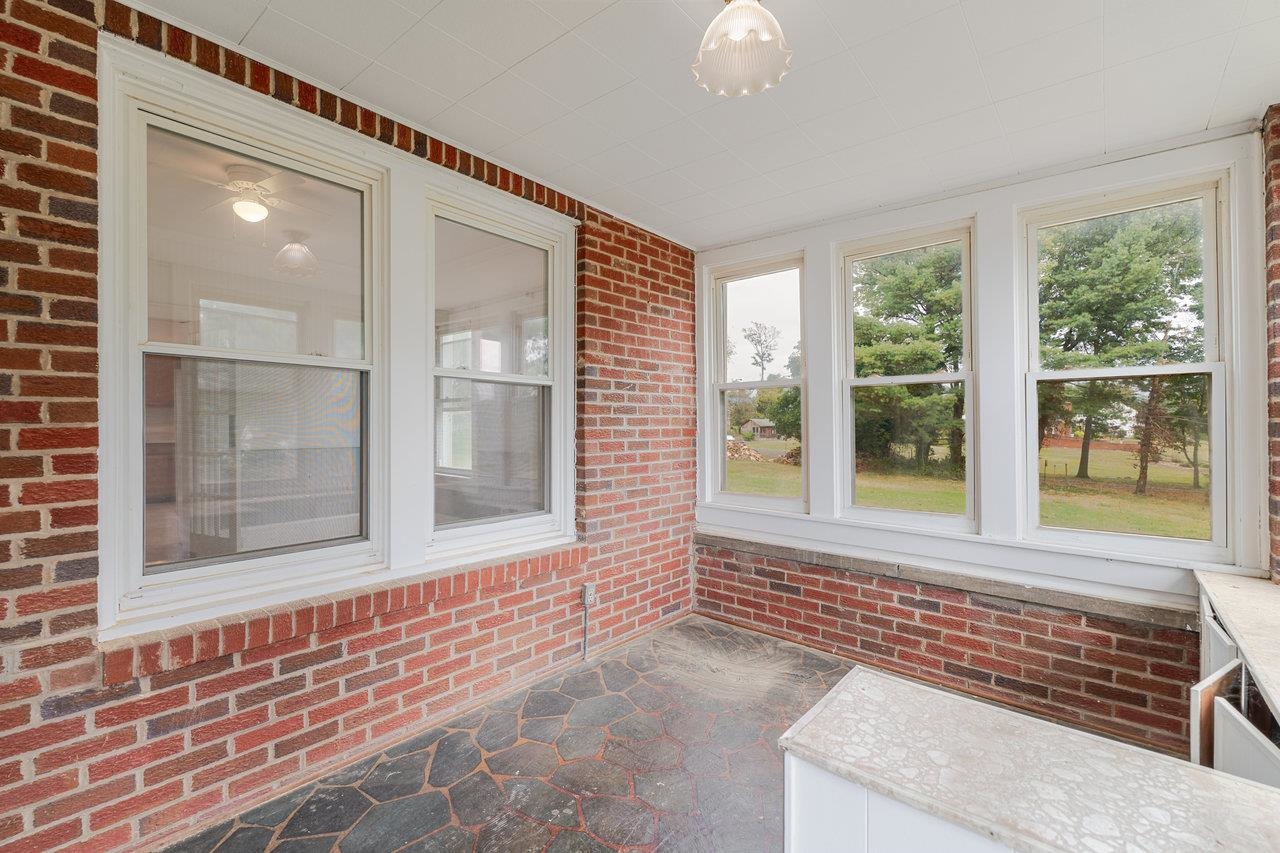 9571 TOWN HALL RD, MCGAHEYSVILLE, Virginia 22840, 3 Bedrooms Bedrooms, ,1 BathroomBathrooms,Residential,9571 TOWN HALL RD,669444 MLS # 669444