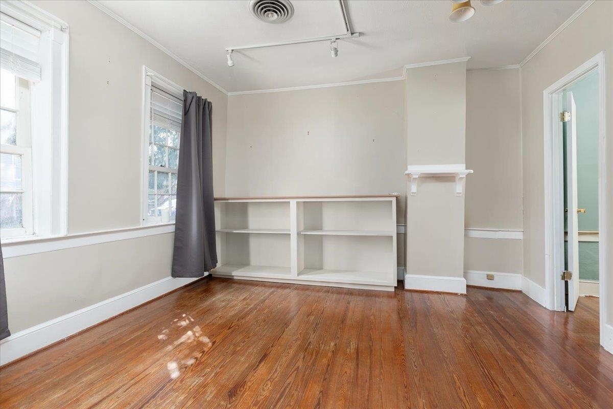 9299 N CONGRESS ST, NEW MARKET, Virginia 22844, 3 Bedrooms Bedrooms, ,1 BathroomBathrooms,Residential,9299 N CONGRESS ST,669447 MLS # 669447