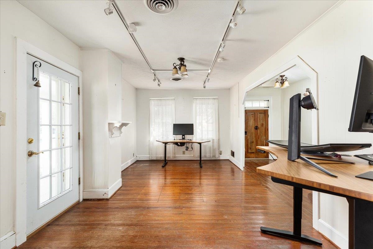 9299 N CONGRESS ST, NEW MARKET, Virginia 22844, 3 Bedrooms Bedrooms, ,1 BathroomBathrooms,Residential,9299 N CONGRESS ST,669447 MLS # 669447