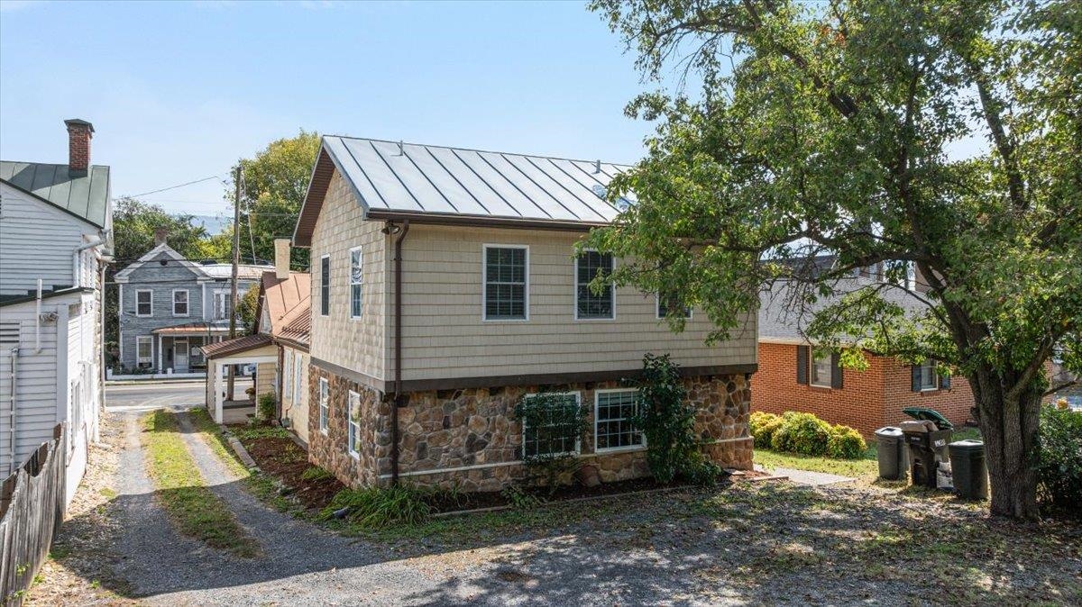 9299 N CONGRESS ST, NEW MARKET, Virginia 22844, 3 Bedrooms Bedrooms, ,1 BathroomBathrooms,Residential,9299 N CONGRESS ST,669447 MLS # 669447
