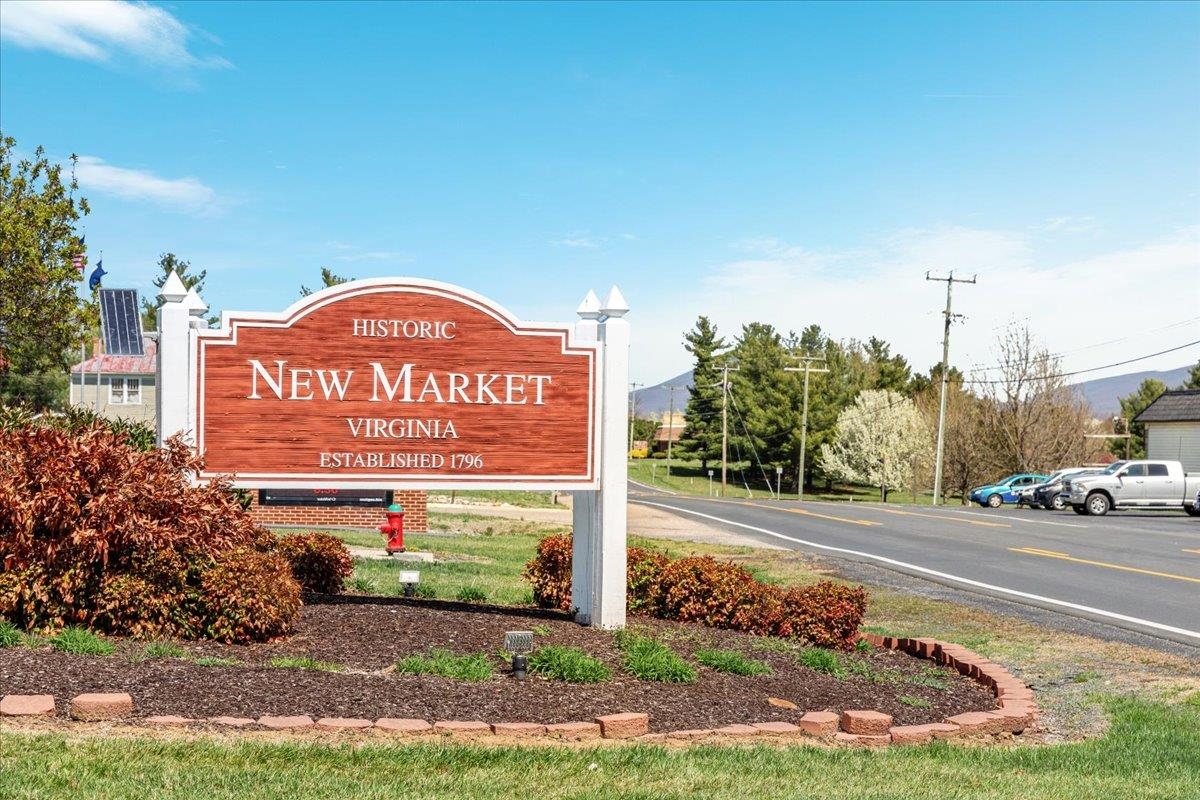 9299 N CONGRESS ST, NEW MARKET, Virginia 22844, 3 Bedrooms Bedrooms, ,1 BathroomBathrooms,Residential,9299 N CONGRESS ST,669447 MLS # 669447