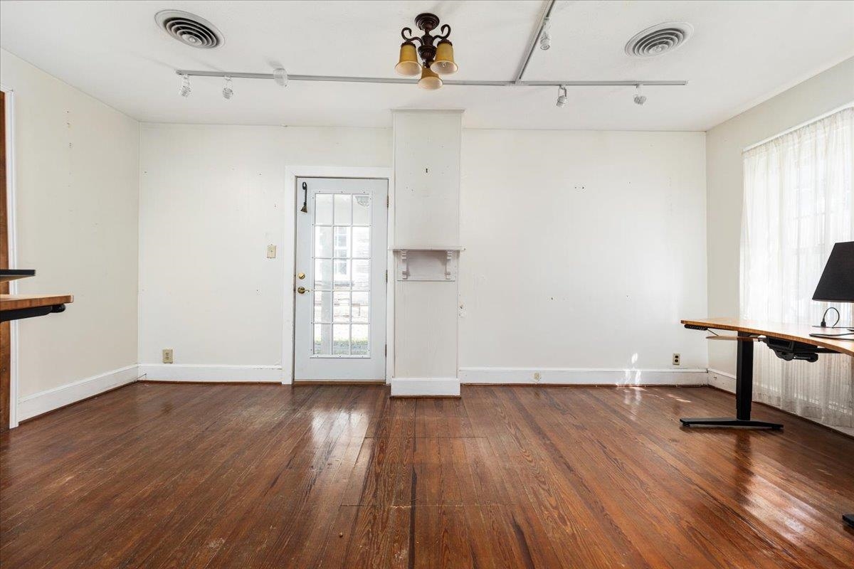 9299 N CONGRESS ST, NEW MARKET, Virginia 22844, 3 Bedrooms Bedrooms, ,1 BathroomBathrooms,Residential,9299 N CONGRESS ST,669447 MLS # 669447