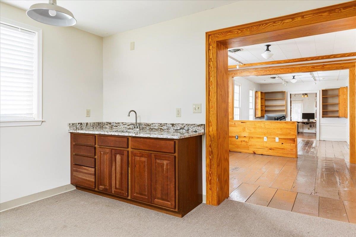 9299 N CONGRESS ST, NEW MARKET, Virginia 22844, 3 Bedrooms Bedrooms, ,1 BathroomBathrooms,Residential,9299 N CONGRESS ST,669447 MLS # 669447