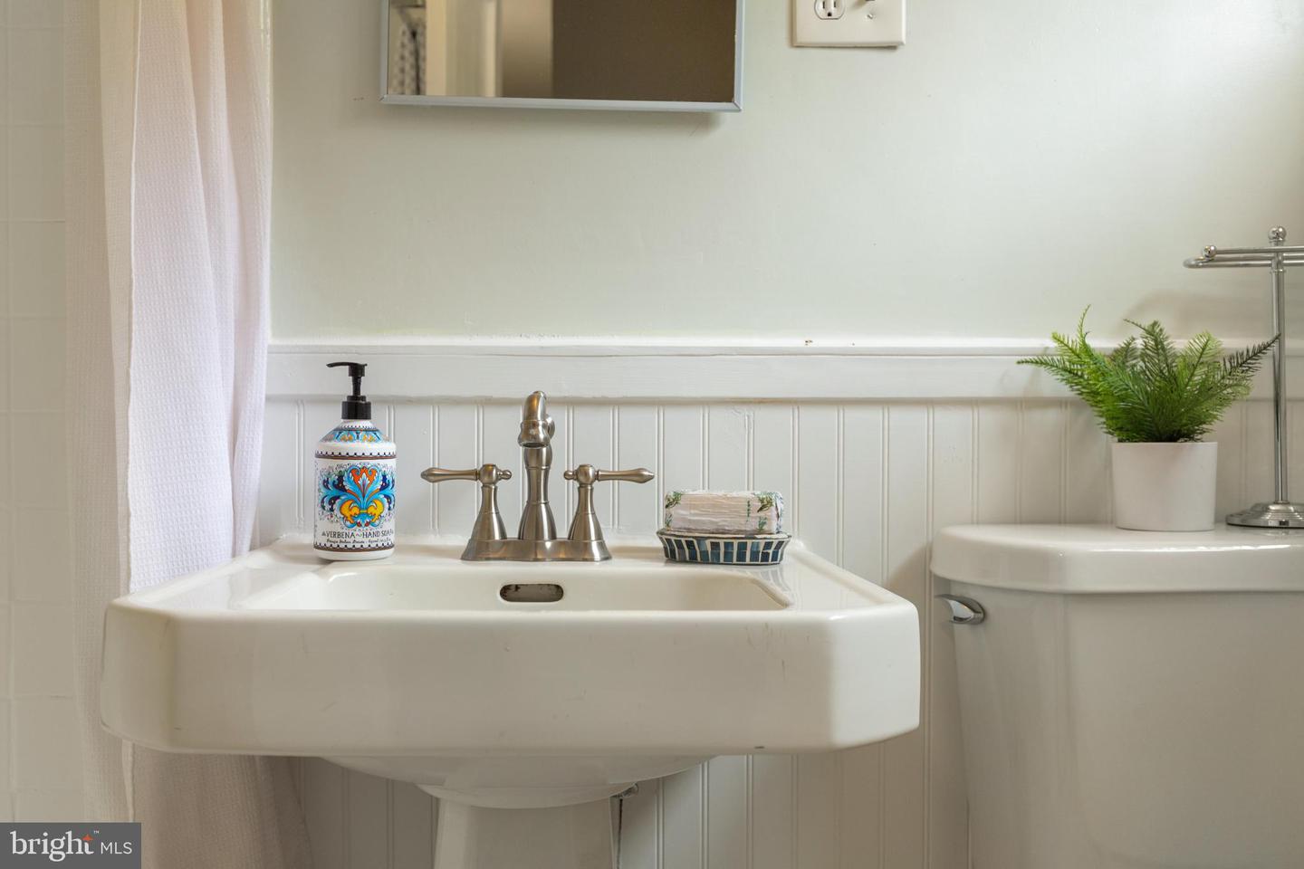 3614 VALLEY DR, ALEXANDRIA, Virginia 22302, 1 Bedroom Bedrooms, ,1 BathroomBathrooms,Residential,For sale,3614 VALLEY DR,VAAX2048792 MLS # VAAX2048792