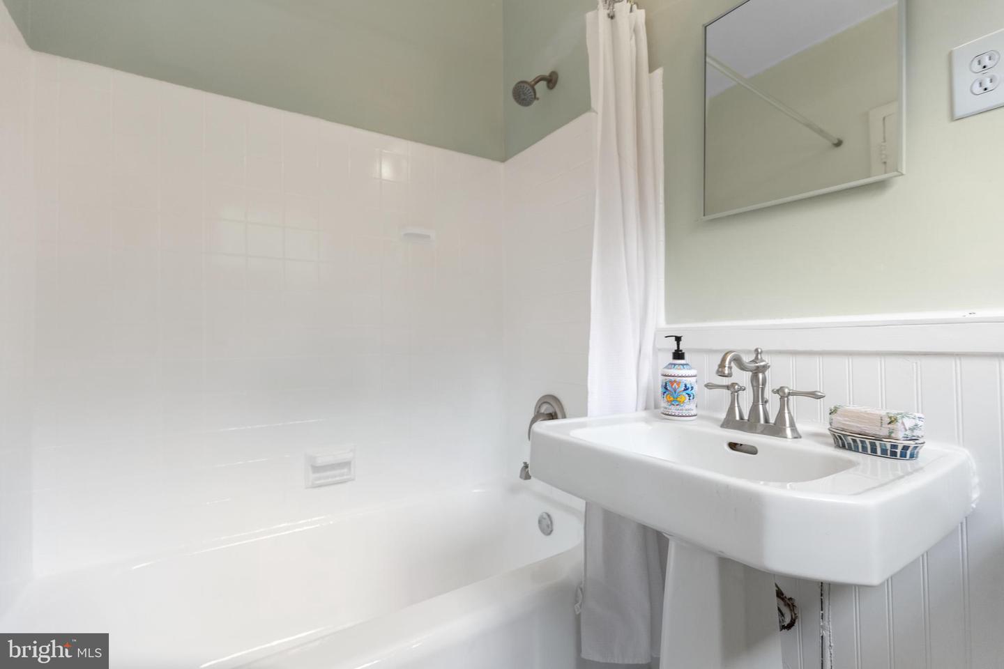 3614 VALLEY DR, ALEXANDRIA, Virginia 22302, 1 Bedroom Bedrooms, ,1 BathroomBathrooms,Residential,For sale,3614 VALLEY DR,VAAX2048792 MLS # VAAX2048792
