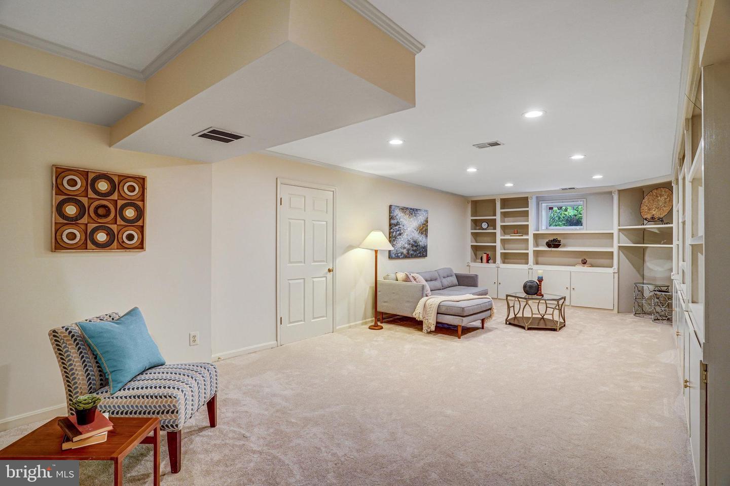 FAIRFAX, Virginia 22031, 4 Bedrooms Bedrooms, ,2 BathroomsBathrooms,Residential,For sale,VAFX2263444 MLS # VAFX2263444