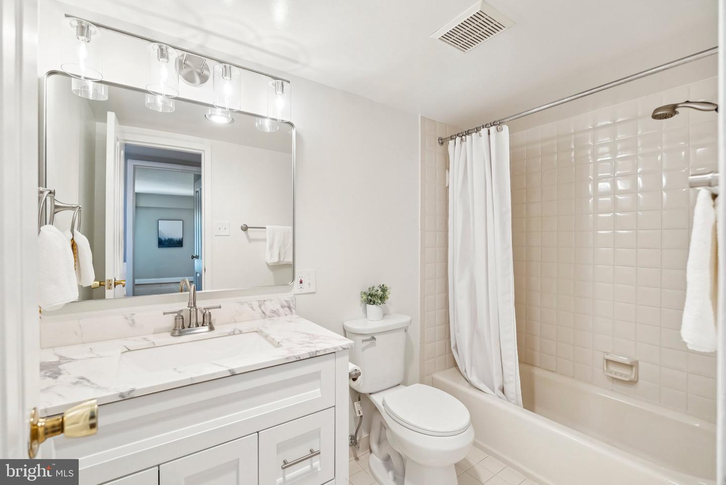 1300 ARMY NAVY DR #514, ARLINGTON, Virginia 22202, 2 Bedrooms Bedrooms, ,2 BathroomsBathrooms,Residential,For sale,1300 ARMY NAVY DR #514,VAAR2062974 MLS # VAAR2062974