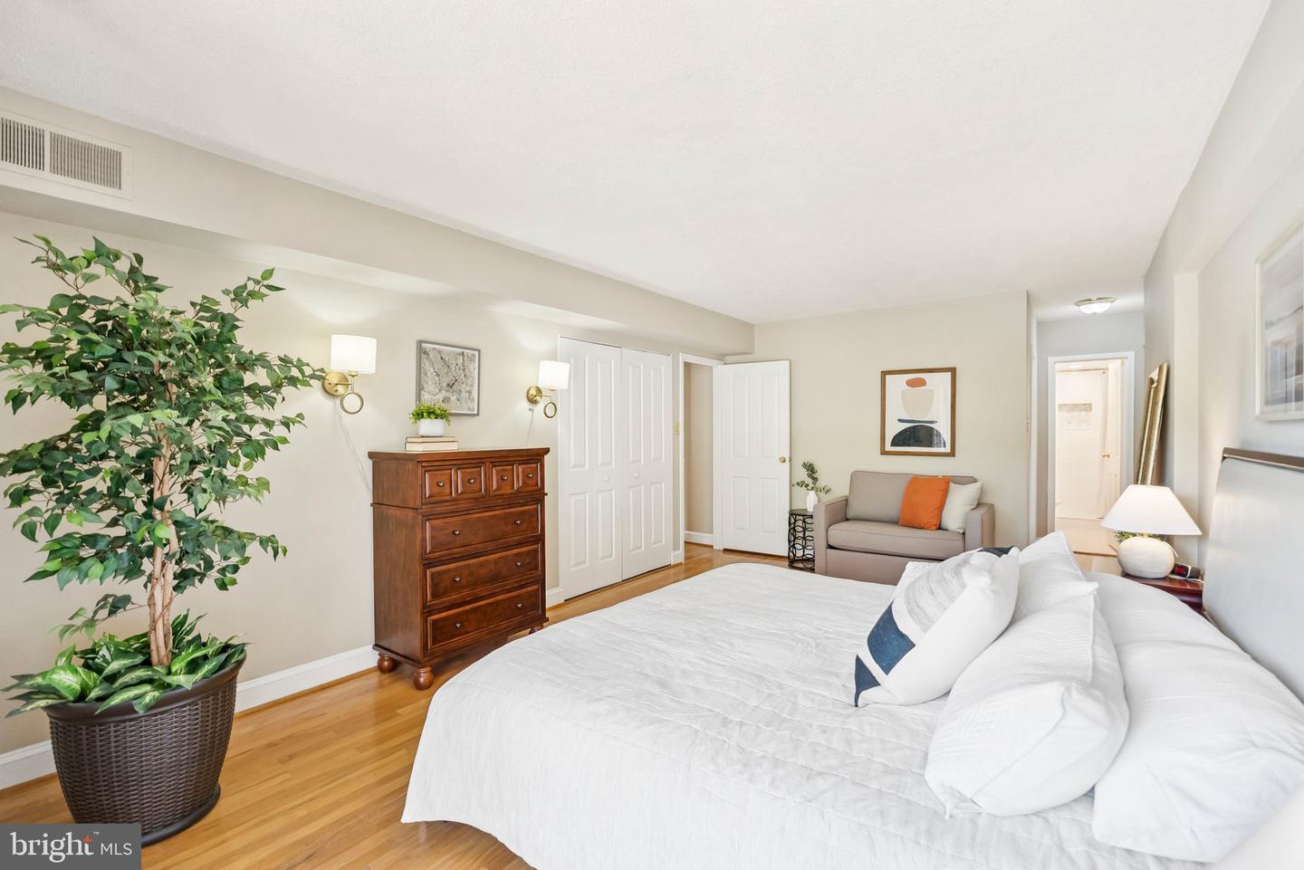 1300 ARMY NAVY DR #514, ARLINGTON, Virginia 22202, 2 Bedrooms Bedrooms, ,2 BathroomsBathrooms,Residential,For sale,1300 ARMY NAVY DR #514,VAAR2062974 MLS # VAAR2062974