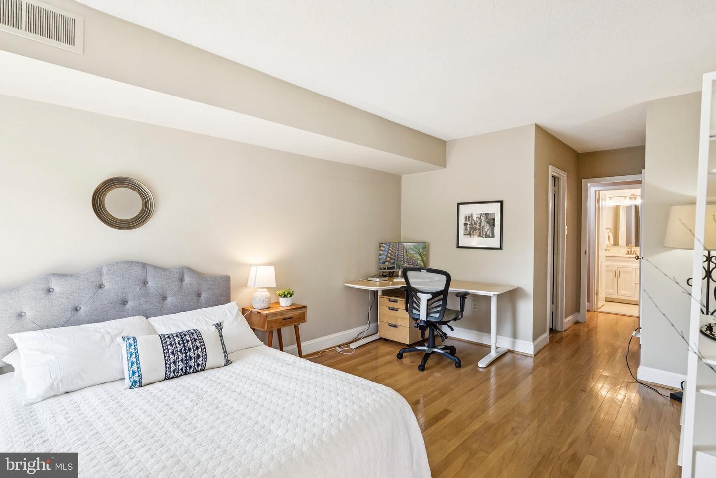 1300 ARMY NAVY DR #514, ARLINGTON, Virginia 22202, 2 Bedrooms Bedrooms, ,2 BathroomsBathrooms,Residential,For sale,1300 ARMY NAVY DR #514,VAAR2062974 MLS # VAAR2062974