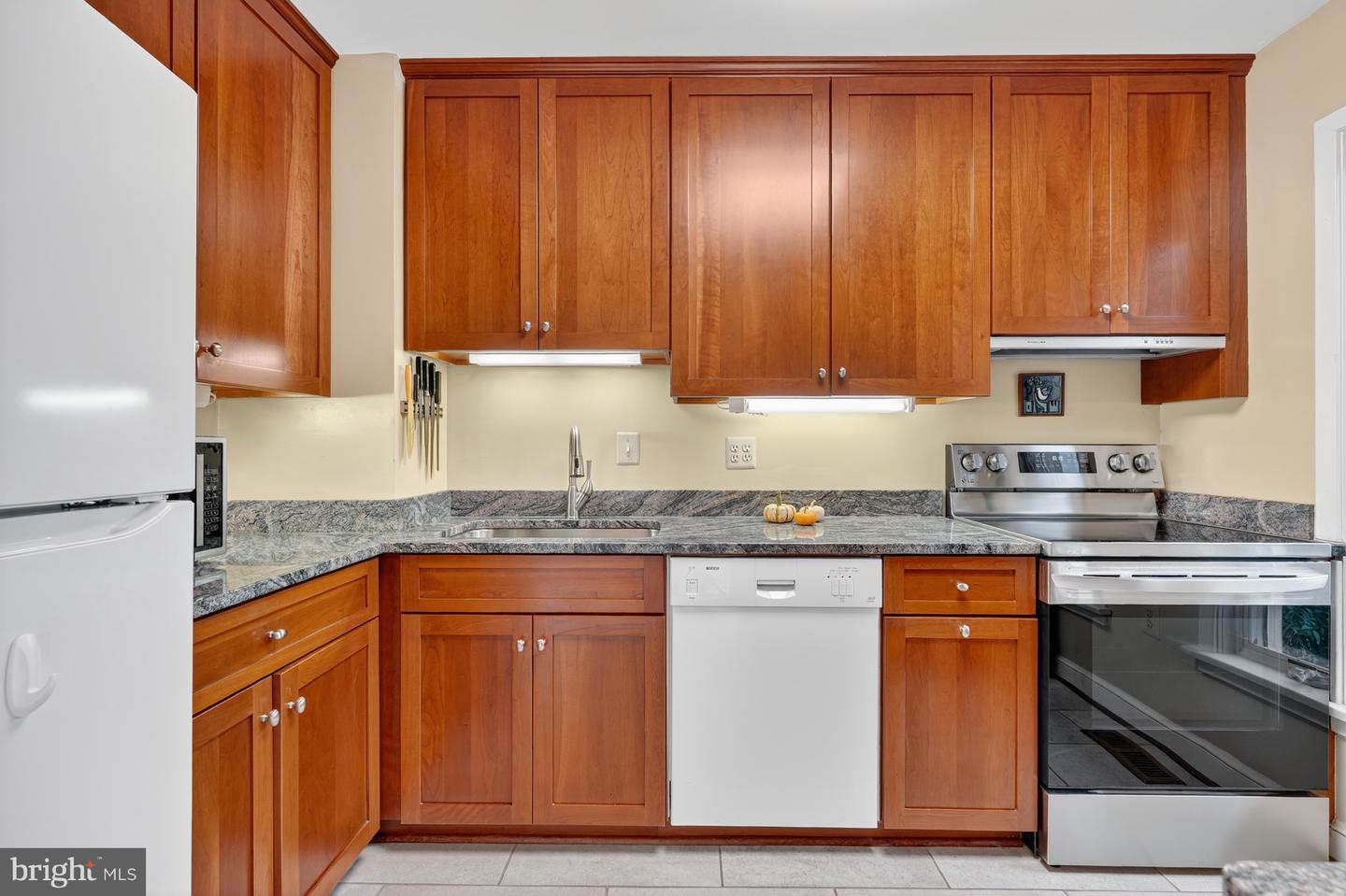 4281 EMBASSY PARK DR NW, WASHINGTON, District Of Columbia 20016, 3 Bedrooms Bedrooms, ,3 BathroomsBathrooms,Residential,For sale,4281 EMBASSY PARK DR NW,DCDC2218202 MLS # DCDC2218202
