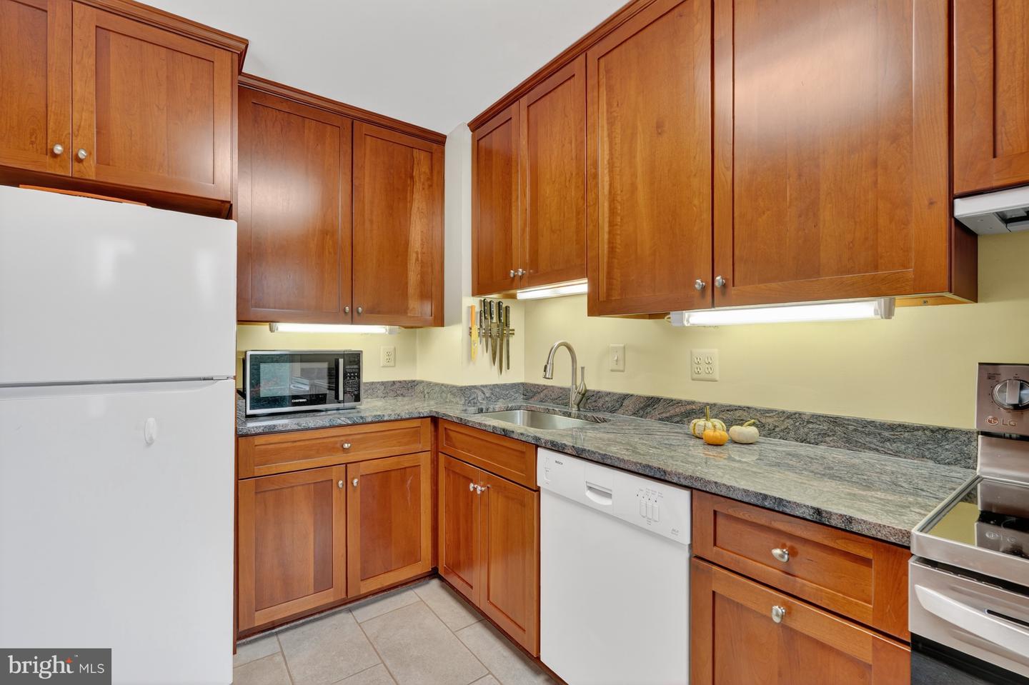 4281 EMBASSY PARK DR NW, WASHINGTON, District Of Columbia 20016, 3 Bedrooms Bedrooms, ,3 BathroomsBathrooms,Residential,For sale,4281 EMBASSY PARK DR NW,DCDC2218202 MLS # DCDC2218202