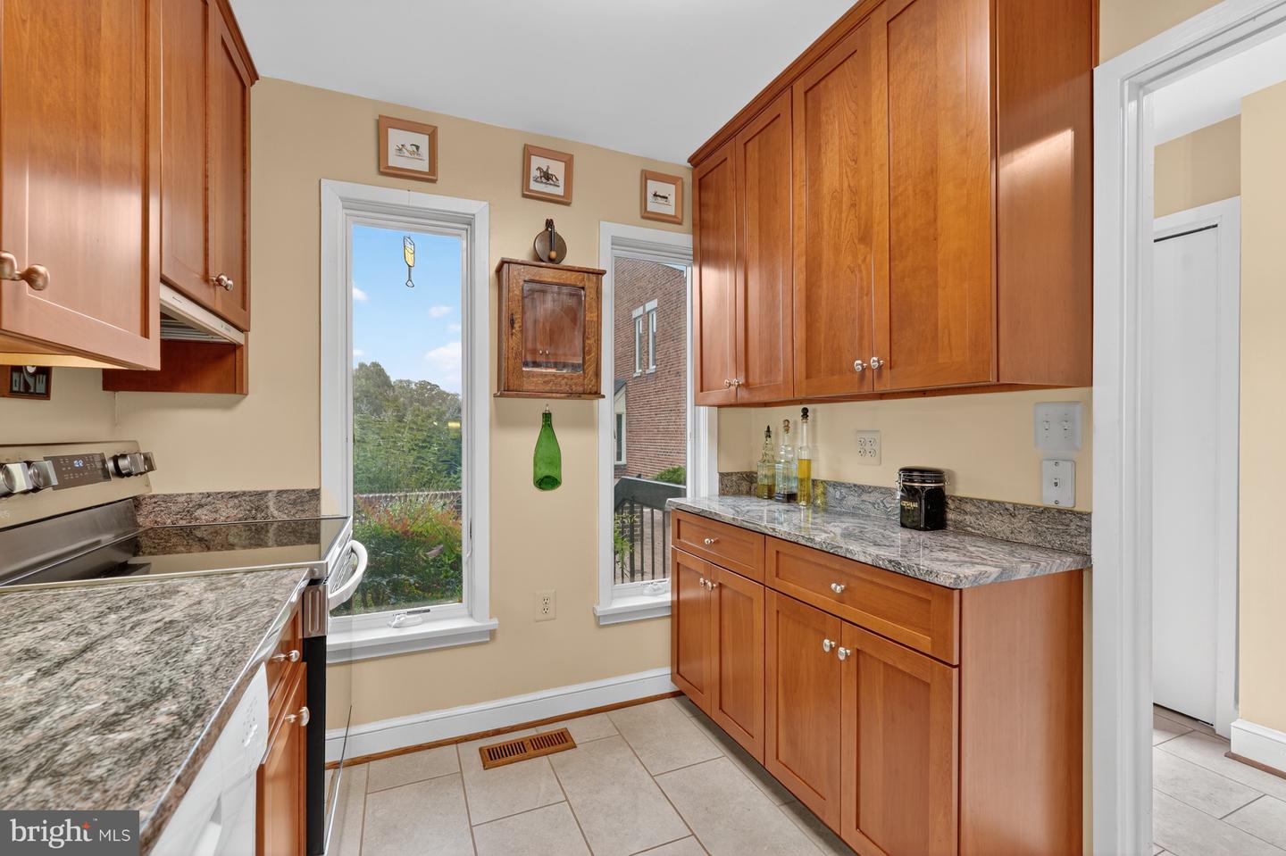 4281 EMBASSY PARK DR NW, WASHINGTON, District Of Columbia 20016, 3 Bedrooms Bedrooms, ,3 BathroomsBathrooms,Residential,For sale,4281 EMBASSY PARK DR NW,DCDC2218202 MLS # DCDC2218202