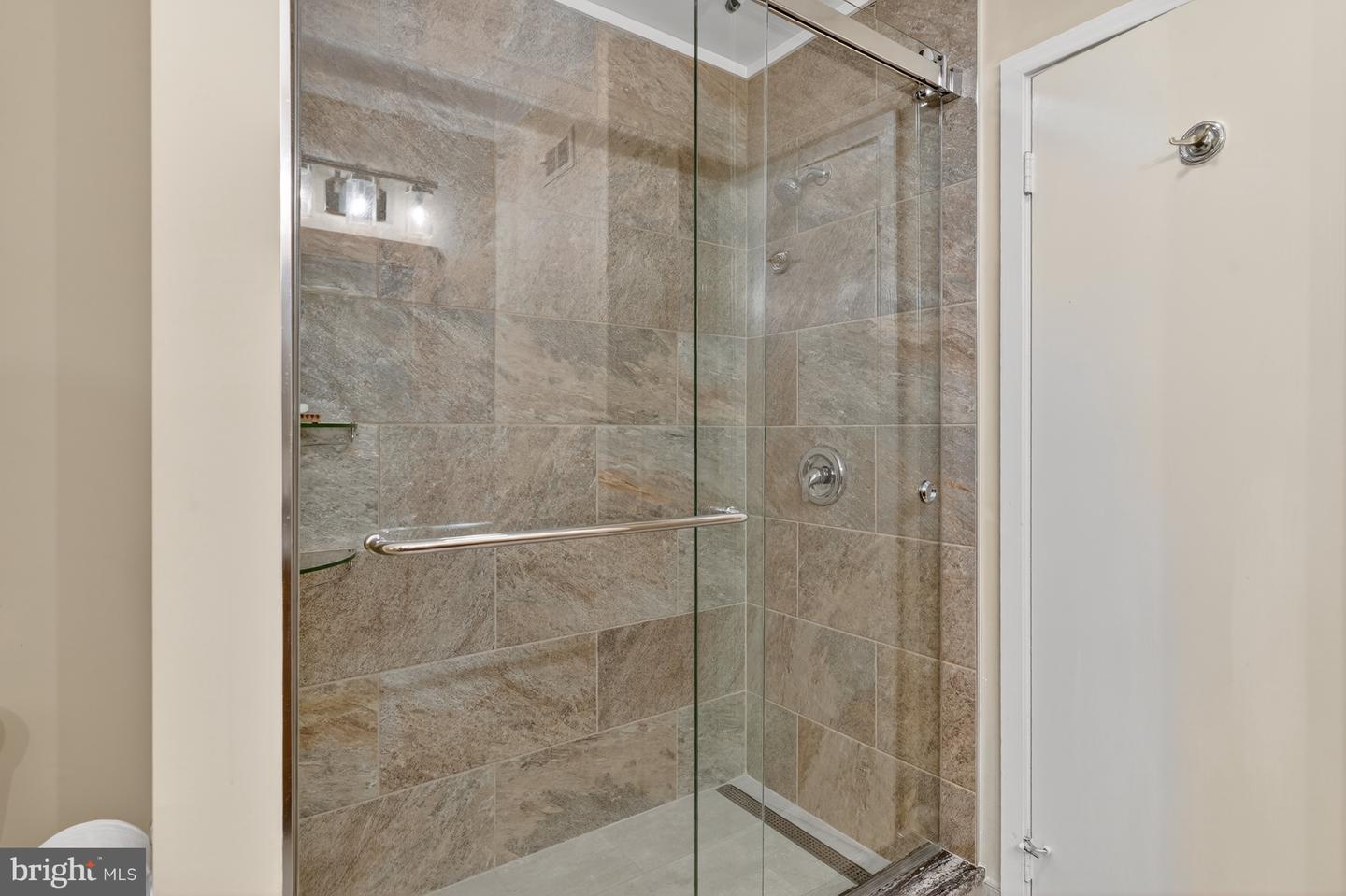 4281 EMBASSY PARK DR NW, WASHINGTON, District Of Columbia 20016, 3 Bedrooms Bedrooms, ,3 BathroomsBathrooms,Residential,For sale,4281 EMBASSY PARK DR NW,DCDC2218202 MLS # DCDC2218202