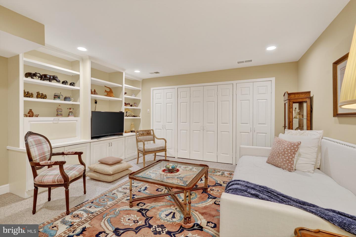 4281 EMBASSY PARK DR NW, WASHINGTON, District Of Columbia 20016, 3 Bedrooms Bedrooms, ,3 BathroomsBathrooms,Residential,For sale,4281 EMBASSY PARK DR NW,DCDC2218202 MLS # DCDC2218202