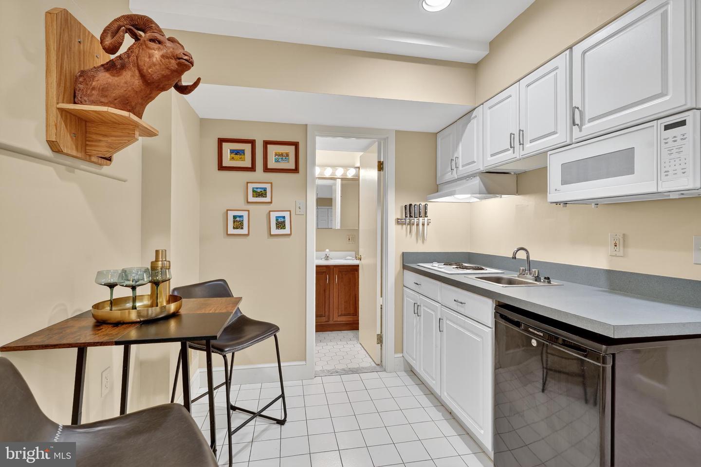 4281 EMBASSY PARK DR NW, WASHINGTON, District Of Columbia 20016, 3 Bedrooms Bedrooms, ,3 BathroomsBathrooms,Residential,For sale,4281 EMBASSY PARK DR NW,DCDC2218202 MLS # DCDC2218202