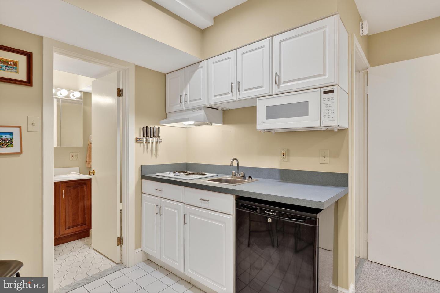 4281 EMBASSY PARK DR NW, WASHINGTON, District Of Columbia 20016, 3 Bedrooms Bedrooms, ,3 BathroomsBathrooms,Residential,For sale,4281 EMBASSY PARK DR NW,DCDC2218202 MLS # DCDC2218202