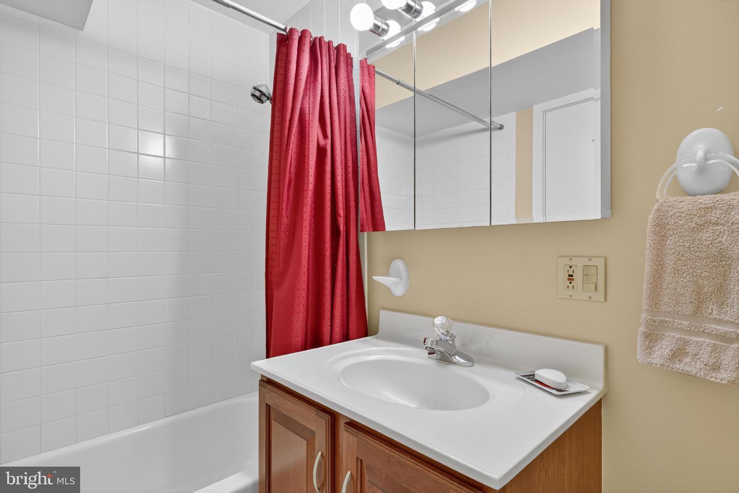 4281 EMBASSY PARK DR NW, WASHINGTON, District Of Columbia 20016, 3 Bedrooms Bedrooms, ,3 BathroomsBathrooms,Residential,For sale,4281 EMBASSY PARK DR NW,DCDC2218202 MLS # DCDC2218202
