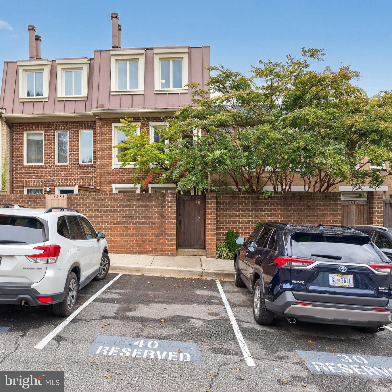 4281 EMBASSY PARK DR NW, WASHINGTON, District Of Columbia 20016, 3 Bedrooms Bedrooms, ,3 BathroomsBathrooms,Residential,For sale,4281 EMBASSY PARK DR NW,DCDC2218202 MLS # DCDC2218202