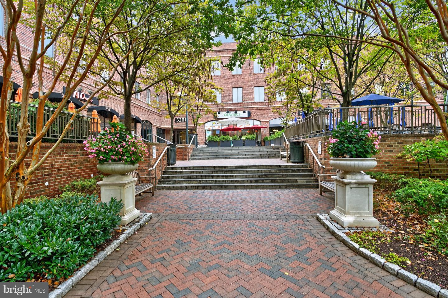4281 EMBASSY PARK DR NW, WASHINGTON, District Of Columbia 20016, 3 Bedrooms Bedrooms, ,3 BathroomsBathrooms,Residential,For sale,4281 EMBASSY PARK DR NW,DCDC2218202 MLS # DCDC2218202