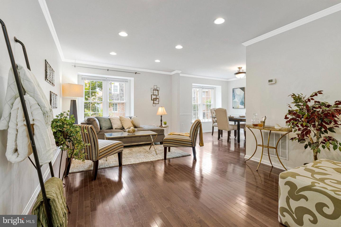 2943 OAKBOROUGH SQ, OAKTON, Virginia 22124, 3 Bedrooms Bedrooms, ,2 BathroomsBathrooms,Residential,For sale,2943 OAKBOROUGH SQ,VAFX2264770 MLS # VAFX2264770
