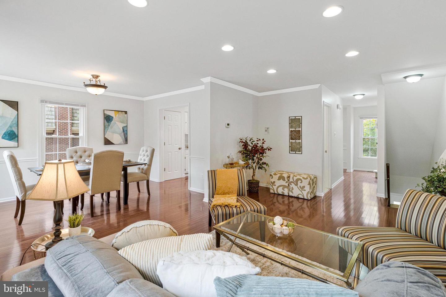 2943 OAKBOROUGH SQ, OAKTON, Virginia 22124, 3 Bedrooms Bedrooms, ,2 BathroomsBathrooms,Residential,For sale,2943 OAKBOROUGH SQ,VAFX2264770 MLS # VAFX2264770