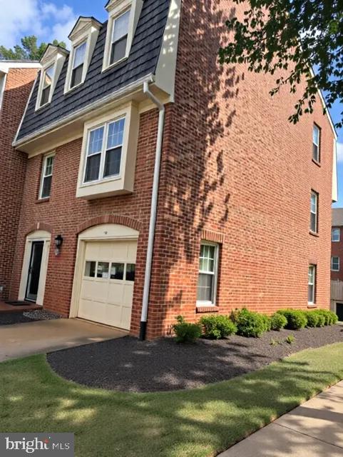 2943 OAKBOROUGH SQ, OAKTON, Virginia 22124, 3 Bedrooms Bedrooms, ,2 BathroomsBathrooms,Residential,For sale,2943 OAKBOROUGH SQ,VAFX2264770 MLS # VAFX2264770