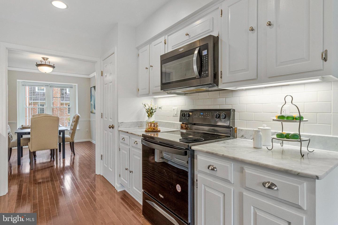 2943 OAKBOROUGH SQ, OAKTON, Virginia 22124, 3 Bedrooms Bedrooms, ,2 BathroomsBathrooms,Residential,For sale,2943 OAKBOROUGH SQ,VAFX2264770 MLS # VAFX2264770