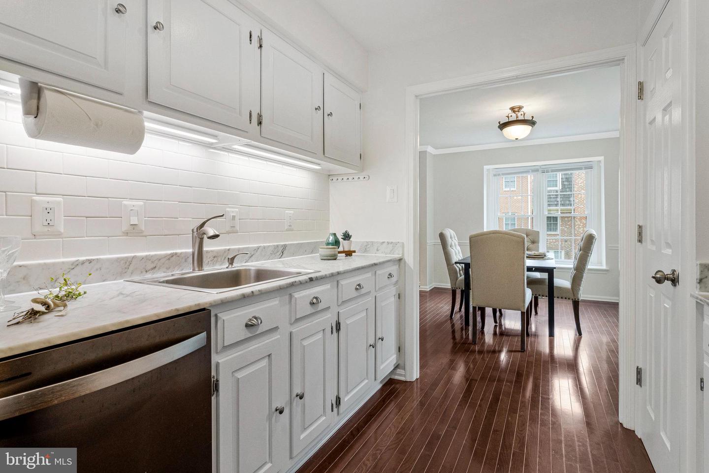 2943 OAKBOROUGH SQ, OAKTON, Virginia 22124, 3 Bedrooms Bedrooms, ,2 BathroomsBathrooms,Residential,For sale,2943 OAKBOROUGH SQ,VAFX2264770 MLS # VAFX2264770