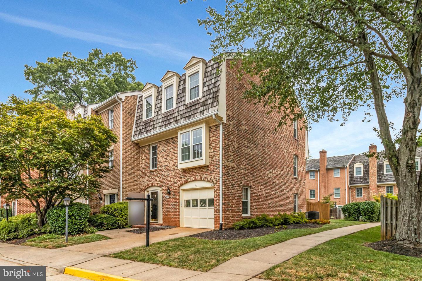 2943 OAKBOROUGH SQ, OAKTON, Virginia 22124, 3 Bedrooms Bedrooms, ,2 BathroomsBathrooms,Residential,For sale,2943 OAKBOROUGH SQ,VAFX2264770 MLS # VAFX2264770