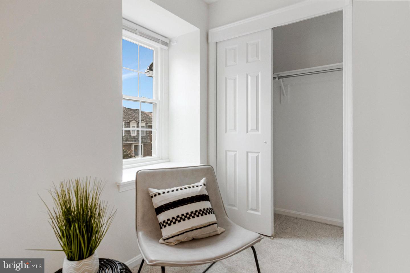 2943 OAKBOROUGH SQ, OAKTON, Virginia 22124, 3 Bedrooms Bedrooms, ,2 BathroomsBathrooms,Residential,For sale,2943 OAKBOROUGH SQ,VAFX2264770 MLS # VAFX2264770