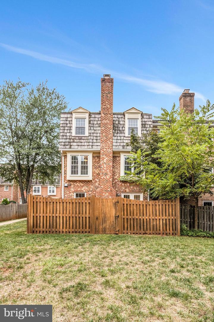 2943 OAKBOROUGH SQ, OAKTON, Virginia 22124, 3 Bedrooms Bedrooms, ,2 BathroomsBathrooms,Residential,For sale,2943 OAKBOROUGH SQ,VAFX2264770 MLS # VAFX2264770