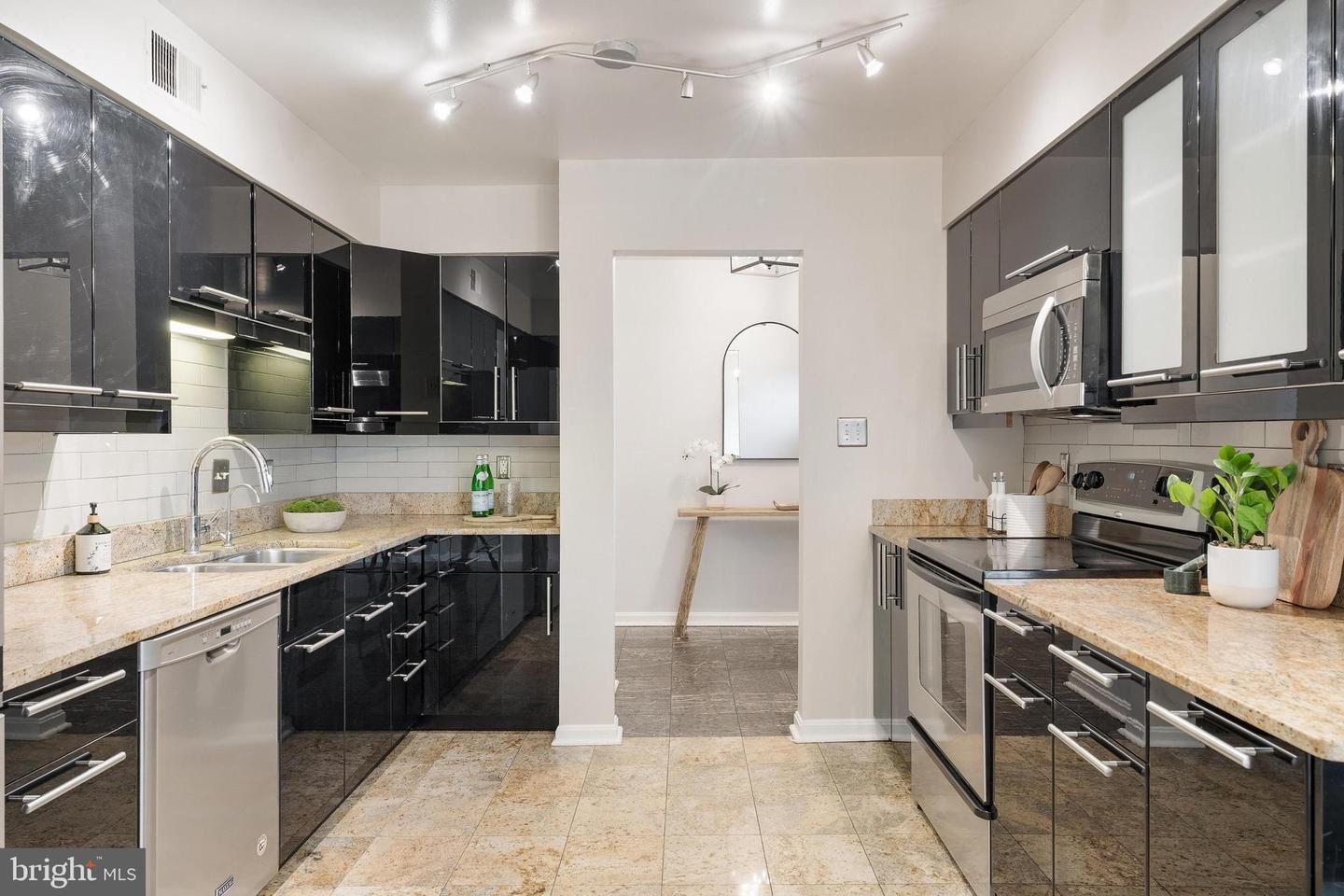 6416 SEVEN OAKS CT, FALLS CHURCH, Virginia 22042, 3 Bedrooms Bedrooms, ,3 BathroomsBathrooms,Residential,For sale,6416 SEVEN OAKS CT,VAFX2265272 MLS # VAFX2265272