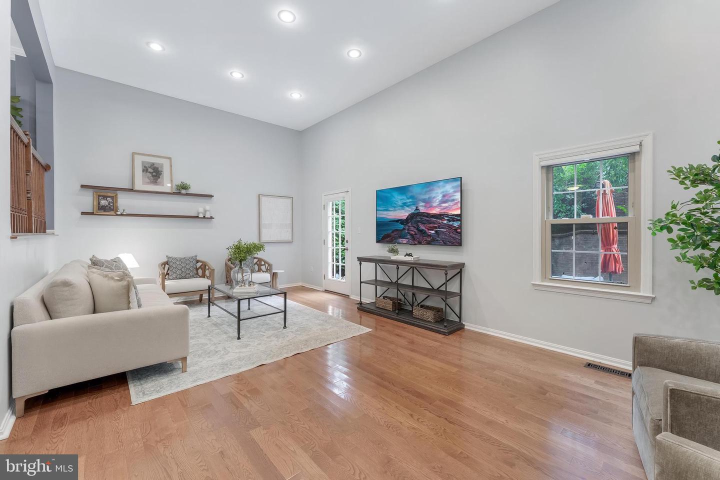 6416 SEVEN OAKS CT, FALLS CHURCH, Virginia 22042, 3 Bedrooms Bedrooms, ,3 BathroomsBathrooms,Residential,For sale,6416 SEVEN OAKS CT,VAFX2265272 MLS # VAFX2265272