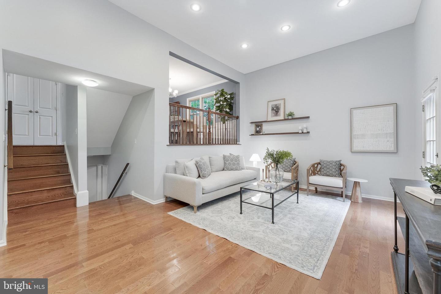 6416 SEVEN OAKS CT, FALLS CHURCH, Virginia 22042, 3 Bedrooms Bedrooms, ,3 BathroomsBathrooms,Residential,For sale,6416 SEVEN OAKS CT,VAFX2265272 MLS # VAFX2265272