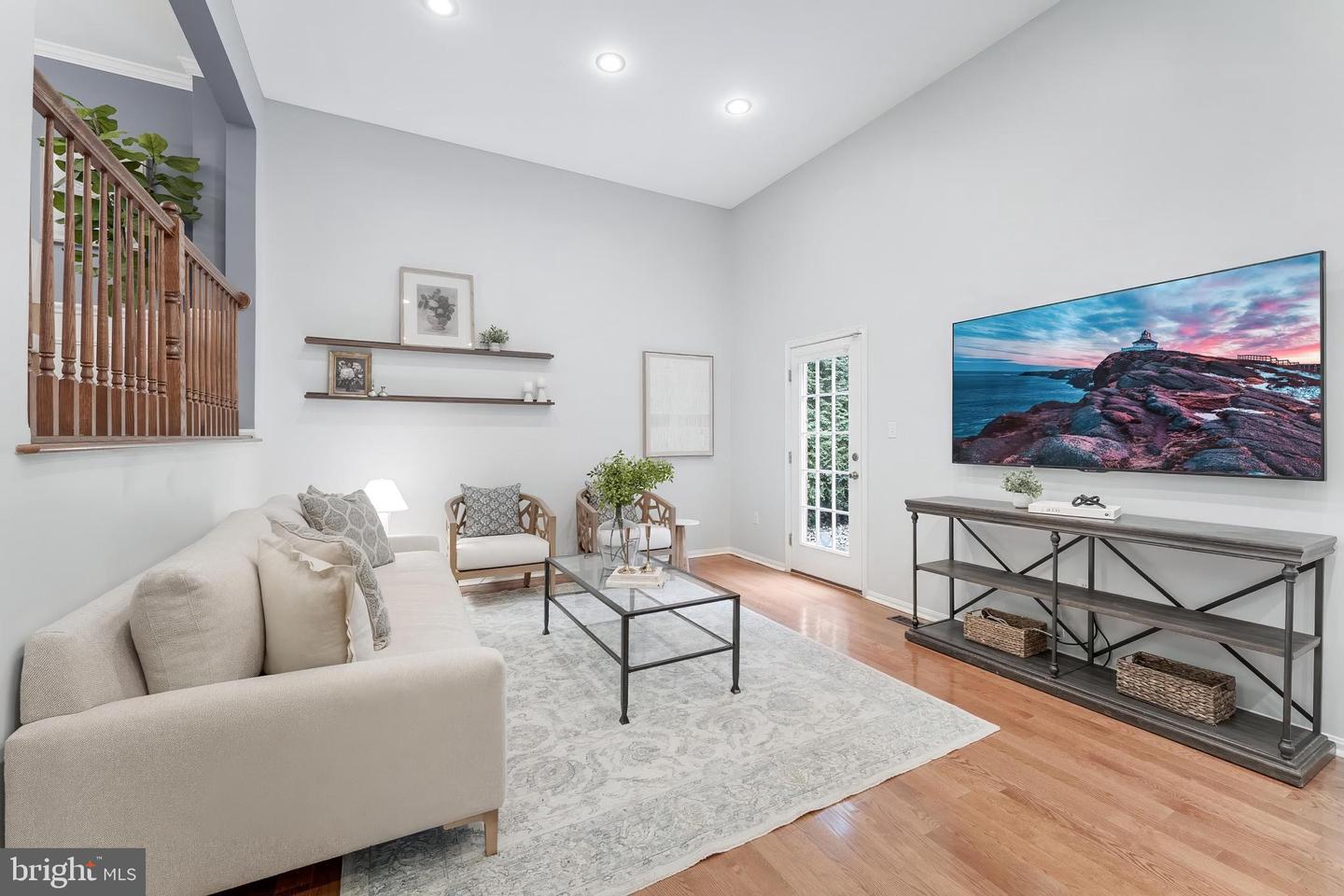 6416 SEVEN OAKS CT, FALLS CHURCH, Virginia 22042, 3 Bedrooms Bedrooms, ,3 BathroomsBathrooms,Residential,For sale,6416 SEVEN OAKS CT,VAFX2265272 MLS # VAFX2265272