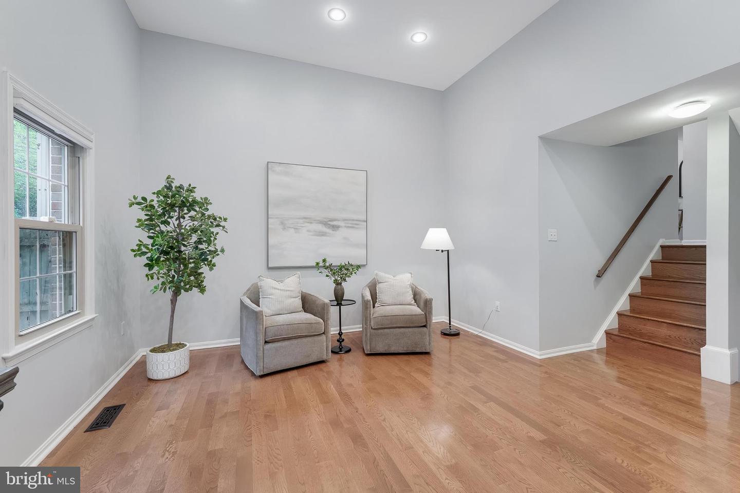 6416 SEVEN OAKS CT, FALLS CHURCH, Virginia 22042, 3 Bedrooms Bedrooms, ,3 BathroomsBathrooms,Residential,For sale,6416 SEVEN OAKS CT,VAFX2265272 MLS # VAFX2265272